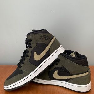 Women’s AJ1 Mid ‘Olive’